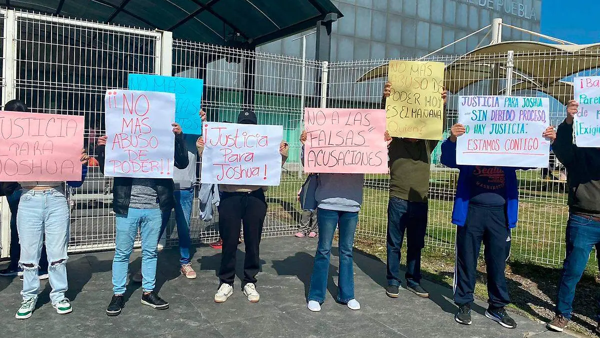 protestan para que joven reciba un juicio justo ante acusacion falsa